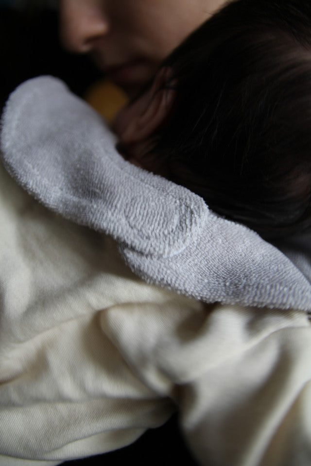 Baveta eleganta brodata BabyJem